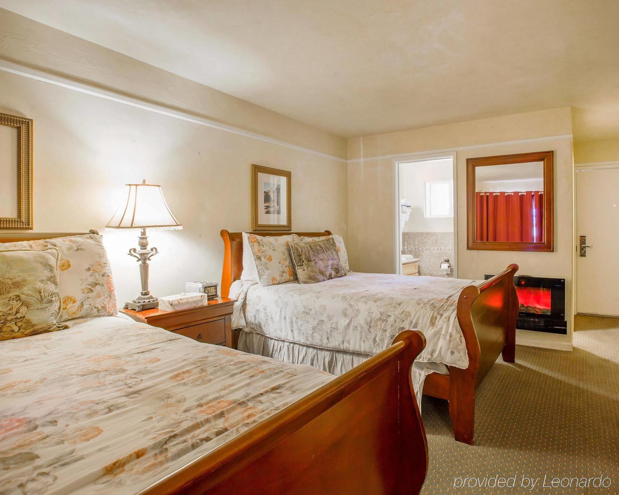 Clarion Collection Carmel Oaks Inn Extérieur photo