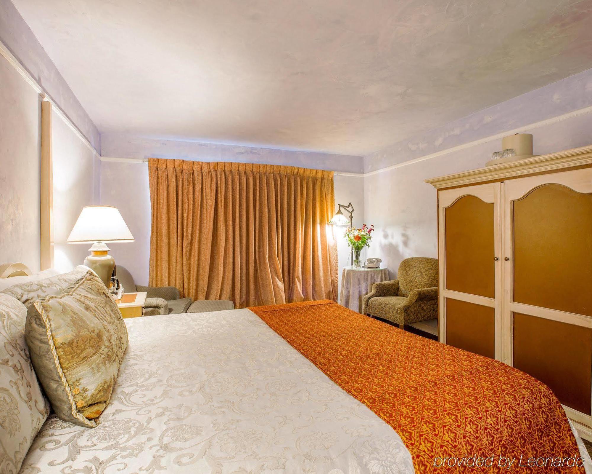 Clarion Collection Carmel Oaks Inn Extérieur photo
